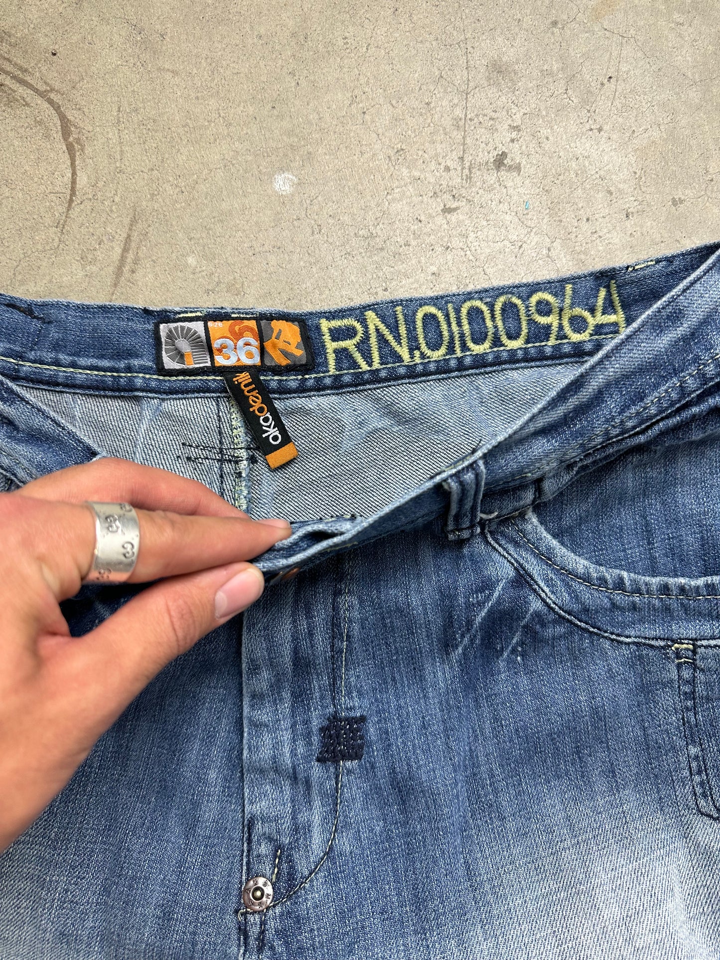 Akademiks Y2K Baggy Denim 37"