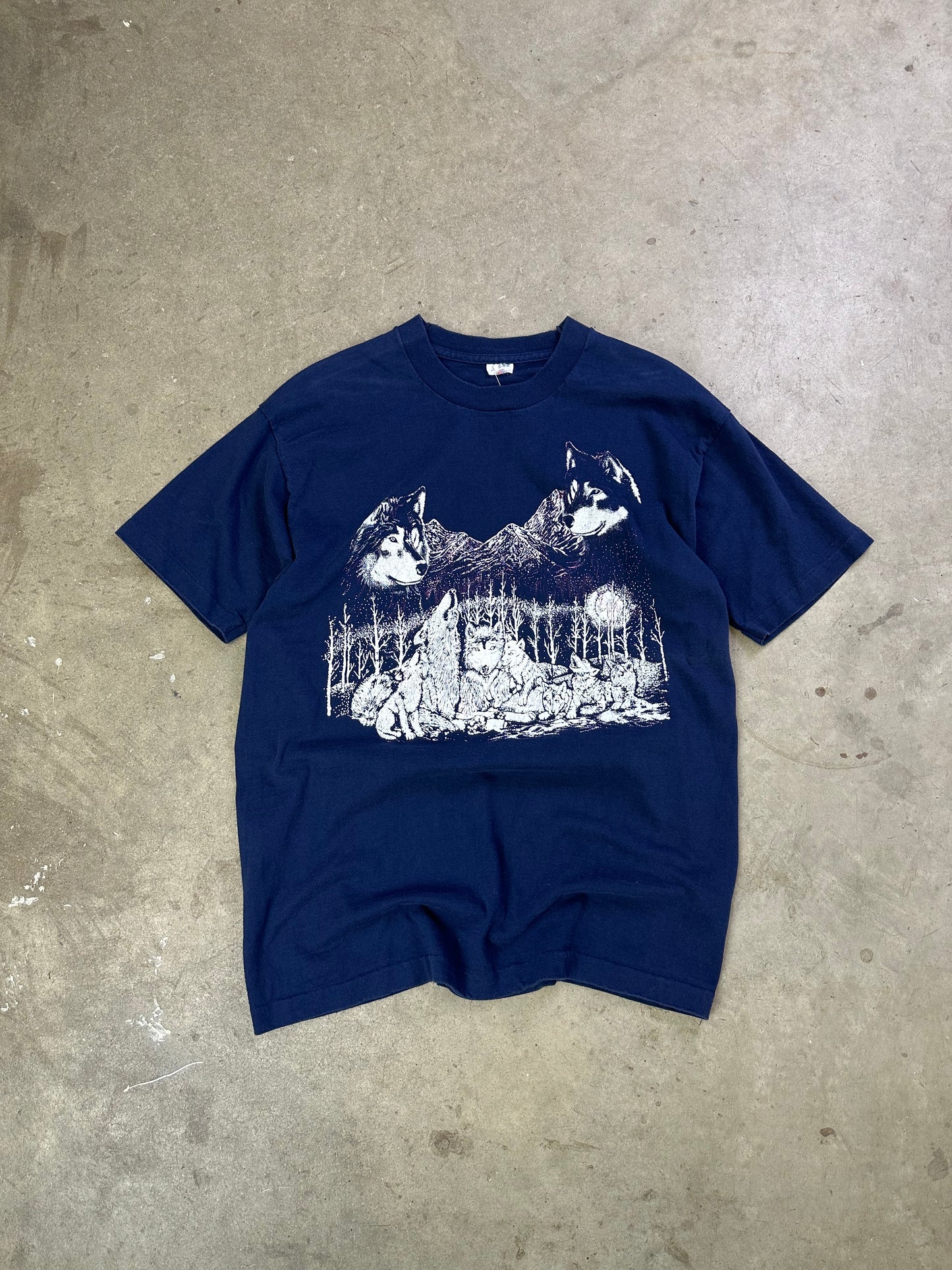 90s Wolf Landscape Tee Large