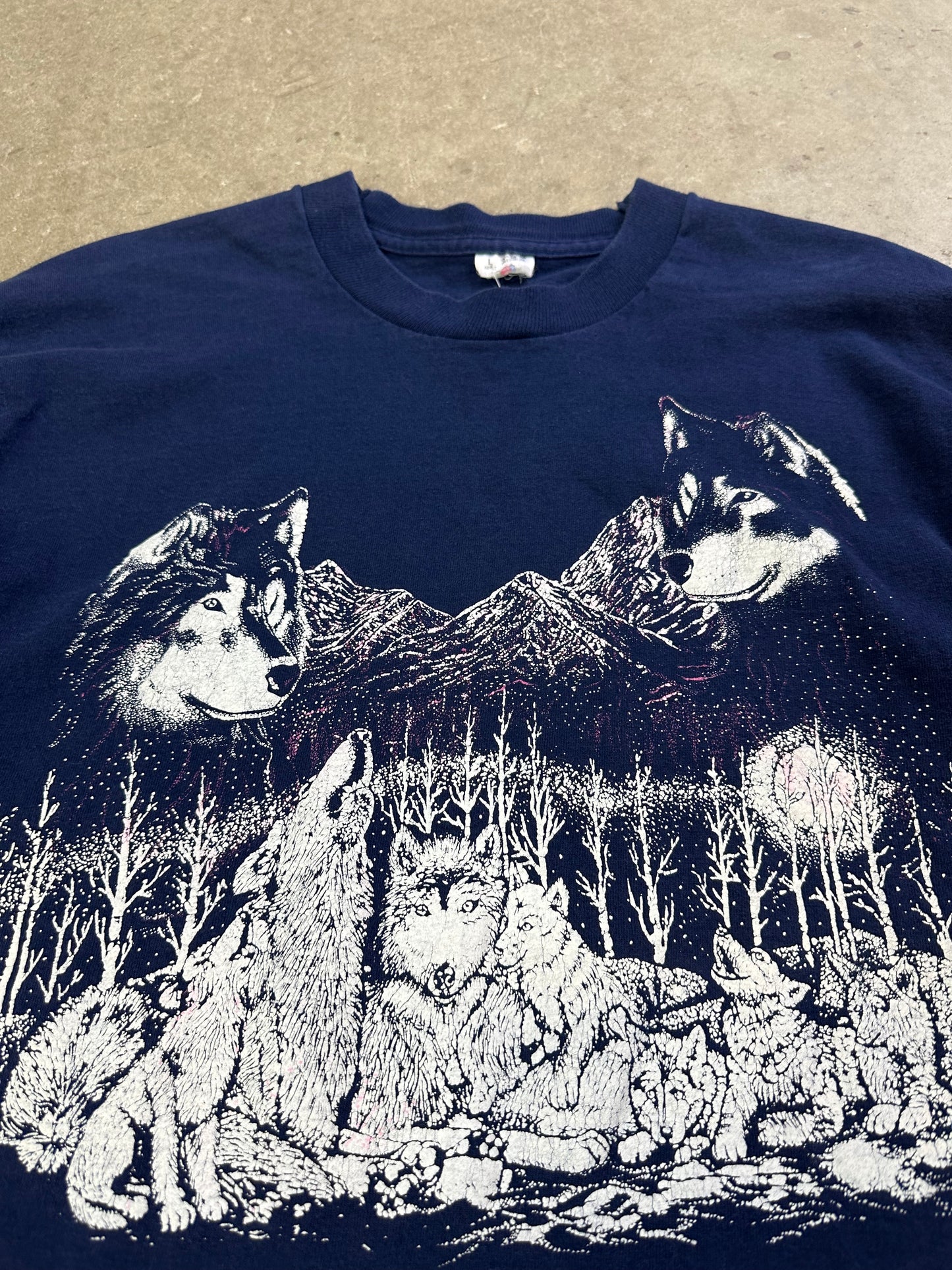 90s Wolf Landscape Tee Large