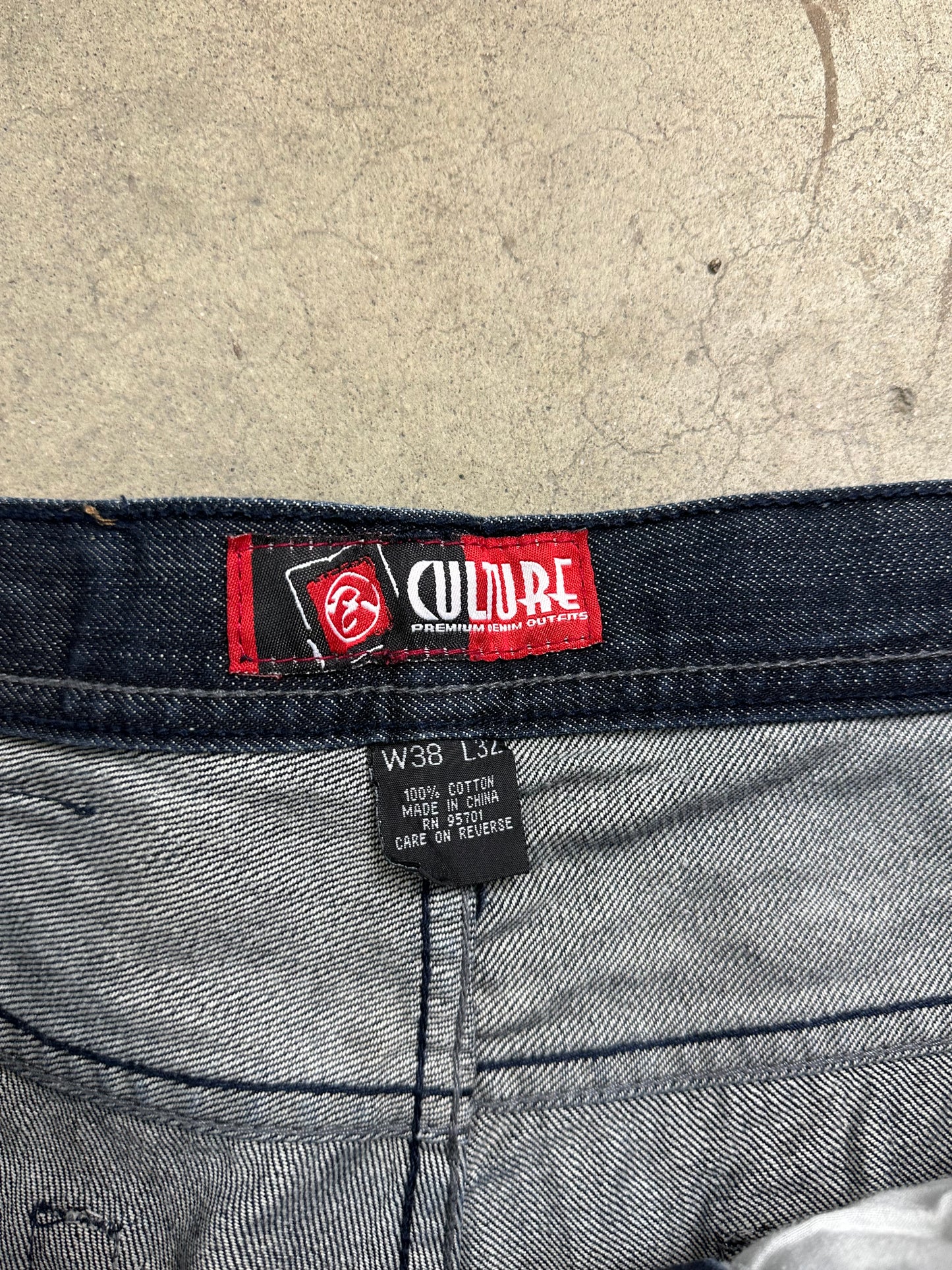 Culture Baggy Y2K Denim 37"