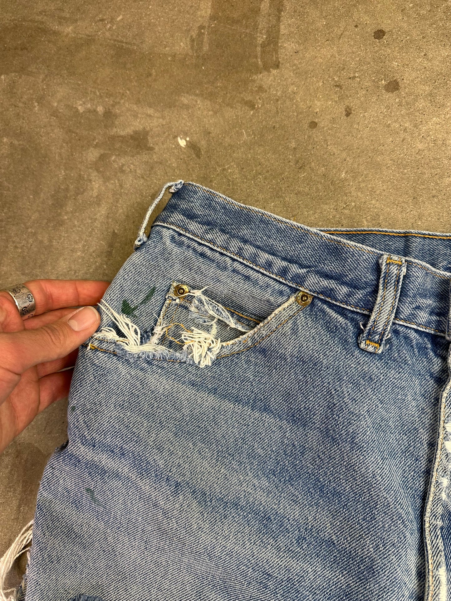 80s Lee Distressed Light Wash Denim 33"