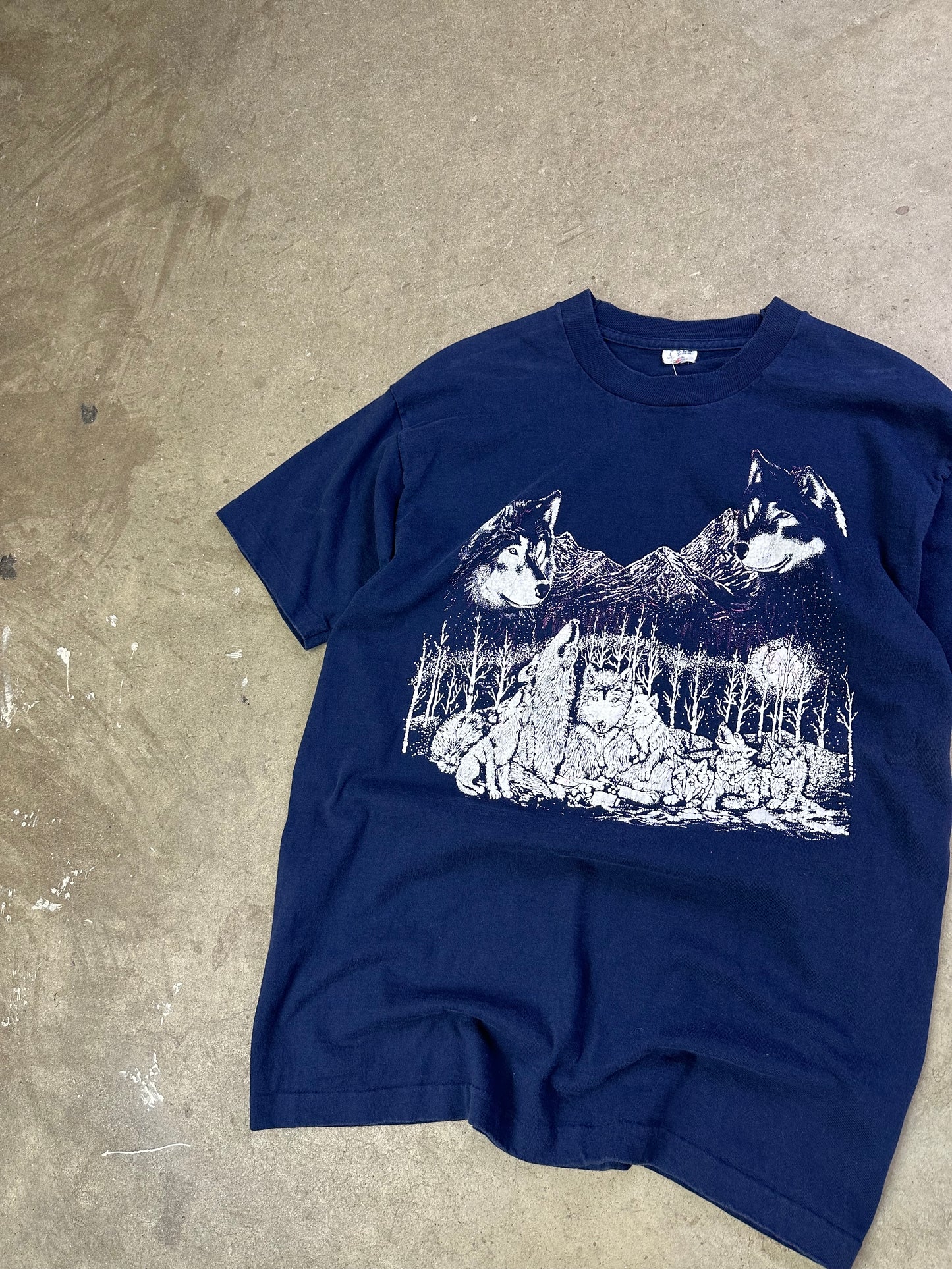 90s Wolf Landscape Tee Large