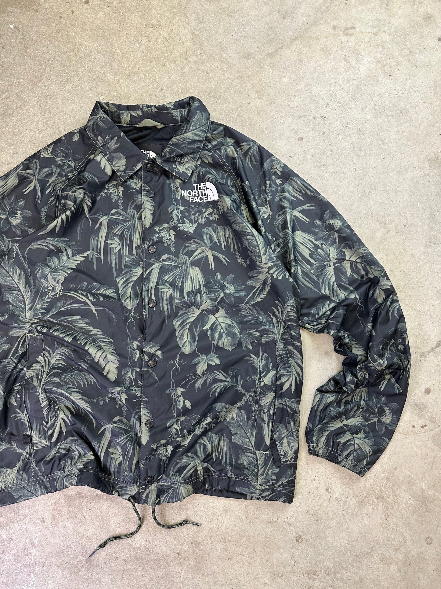 The North Face Leaf Print Coaches Jacket Large